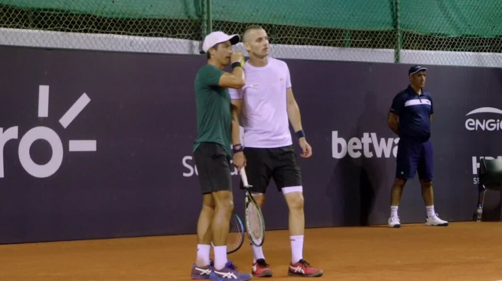 Escobar y Brkic avanzan a los cuartos de final del ATP 500 de Río