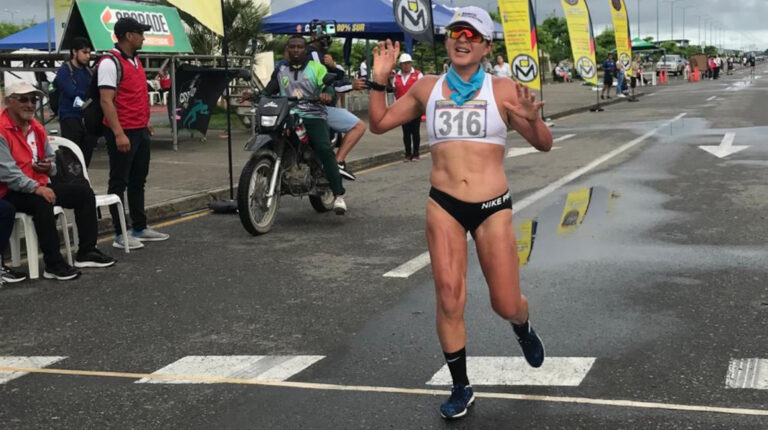 Glenda Morejón se corona campeona nacional de marcha, en los 20 kilómetros, el 25 de febrero de 2023, en Machala.