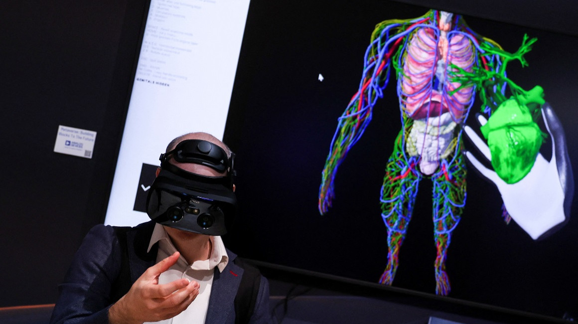 La empresa Varjo presentó un set de realidad aumentada, para explorar el cuerpo humano, el 27 de febrero de 2023. 