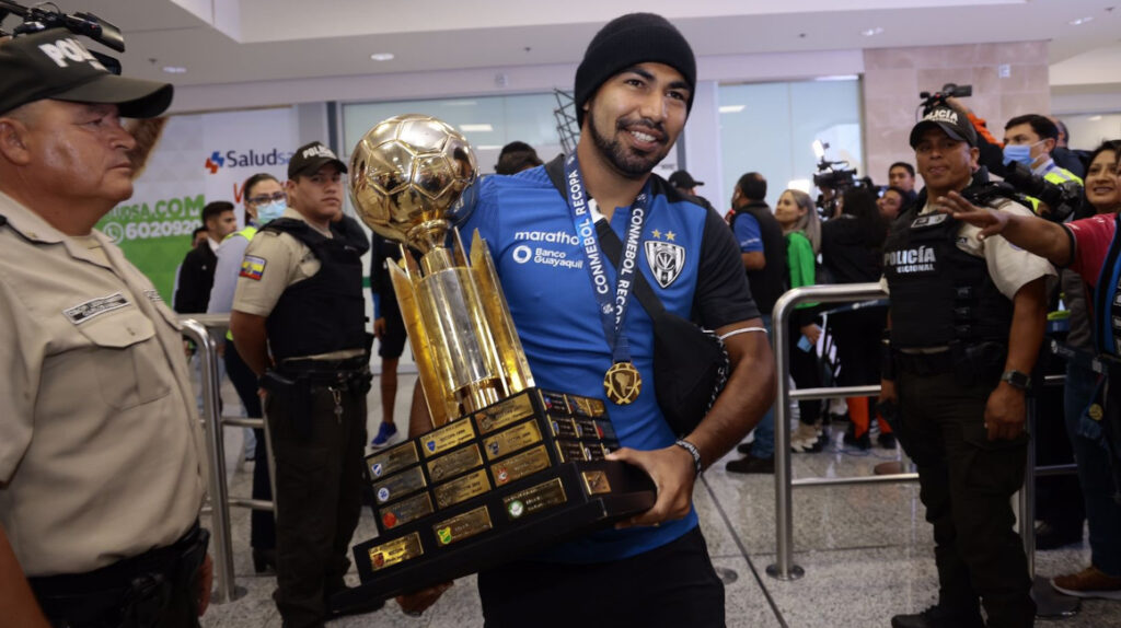 Independiente del Valle llega a Quito y es recibido con honores