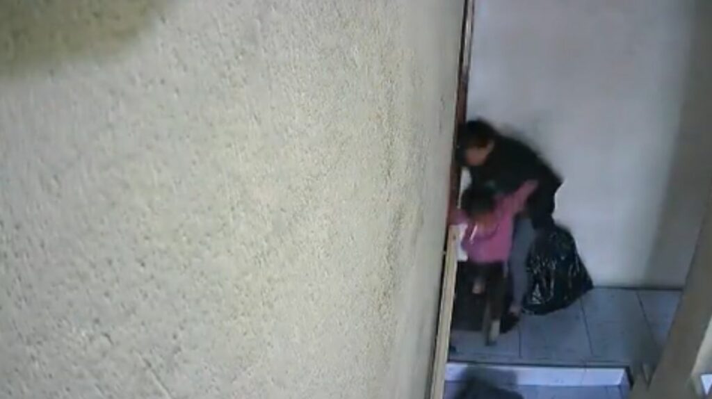 Dos niñas maltratadas por su madre reciben medidas de protección