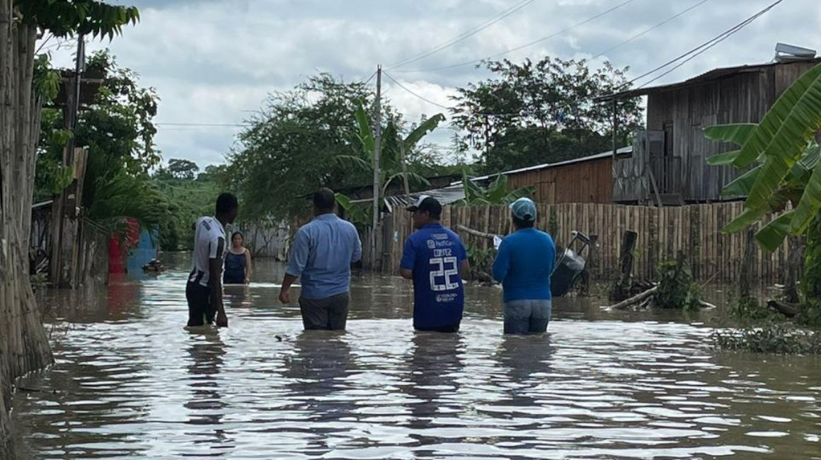 Las fuertes lluvias provocaron una inundación en el sector Badeal, de la parroquia San Antonio de Chone, el 8 de marzo de 2023.