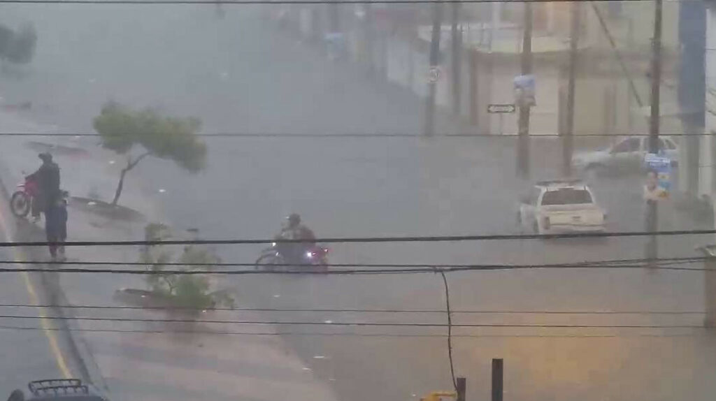 Guayaquil: 22 zonas bajo el agua, una vivienda destruida y dos heridos