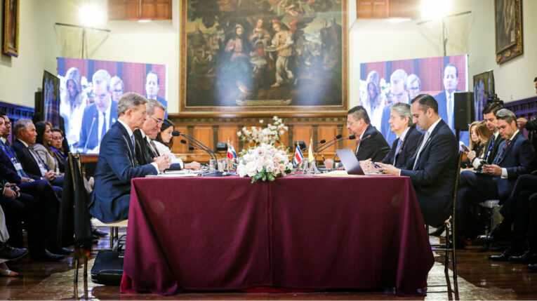 El presidente Guillermo Lasso en un evento con sus homólogos de República Dominicana, Costa Rica y Panamá, en Quito, el 6 de marzo de 2023.