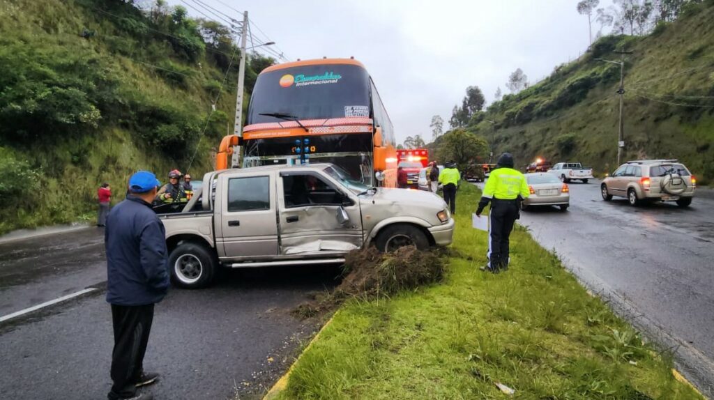 Un herido en nuevo choque múltiple en la peligrosa Simón Bolívar