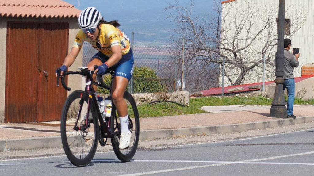 Miryam Núñez se destaca y culmina la Vuelta a Extremadura en el puesto 13