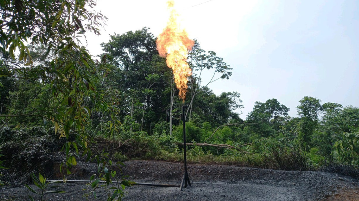 Mechero de un campo petrolero en la Amazonía, 10 de febrero de 2022.