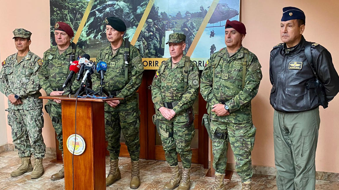 Las fuerzas armadas de Ecuador y Colombia acordaron compartir más inteligencia en la lucha contra el narcotráfico en la frontera, el 15 de marzo de 2023.