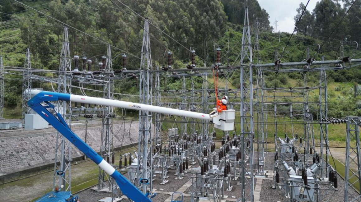 Trabajos de técnicos de la Empresa Eléctrica Quito en subestaciones de la ciudad, 17 de marzo de 2023.