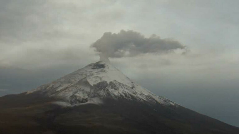 La actividad en el volcán Cotopaxi comienza a moderarse
