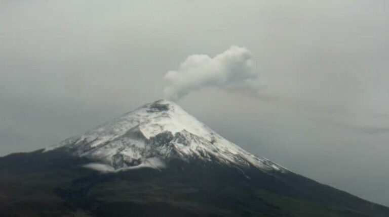 La actividad en el volcán Cotopaxi comienza a moderarse
