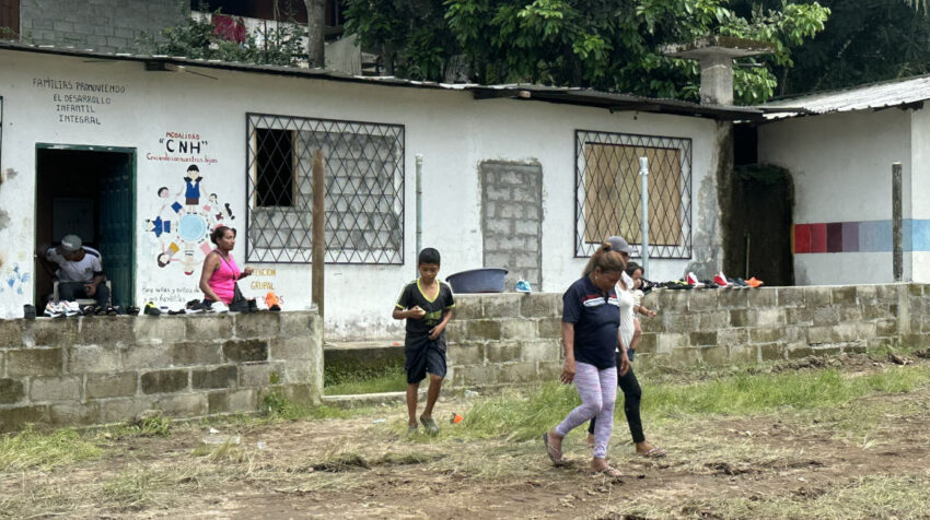Cuatro familias ocupan el albergue de San Eduardo, un barrio a las afueras de Valle Hermoso. 