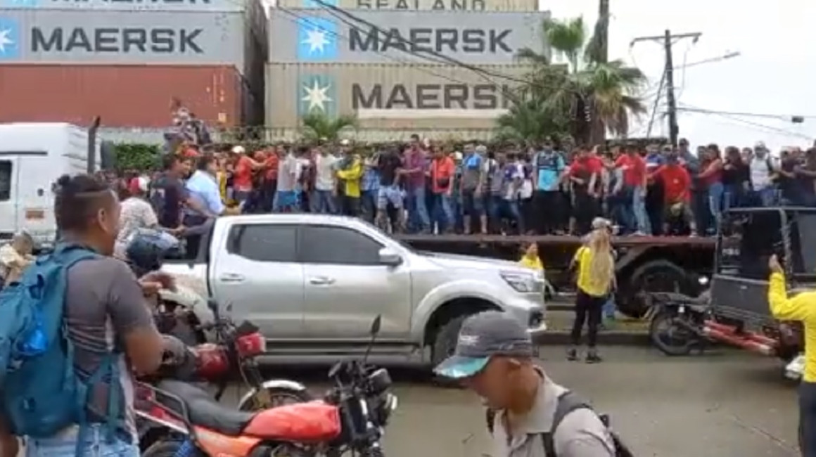 Transportistas levantan el paro en Guayaquil tras reunión con el Gobernador