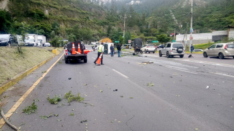 Un accidente en el carril sur-norte de la av. Simón Bolívar se registró este 23 de marzo de 2023.