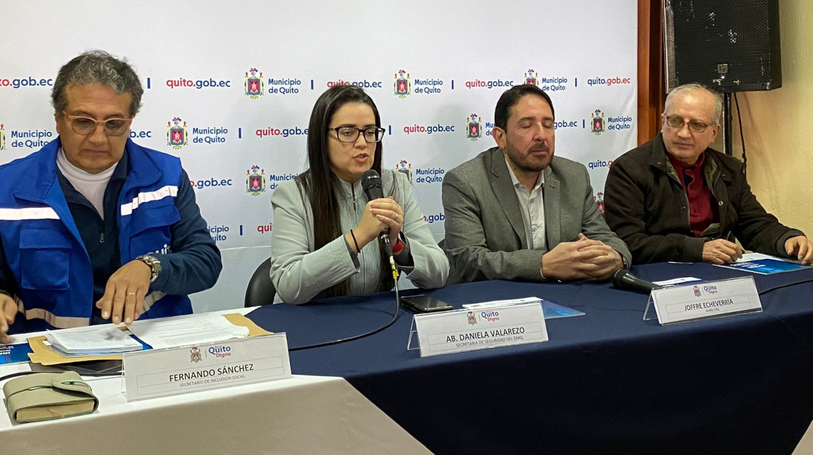 Autoridades del Municipio de Quito durante una rueda de prensa en la que infirmaron sobre el plan de regularización del trabajo sexual.