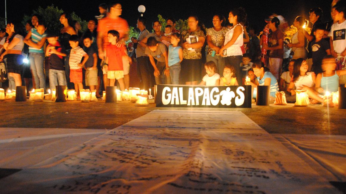 Conmemoración de la Hora del Planeta en Galápagos, Ecuador.