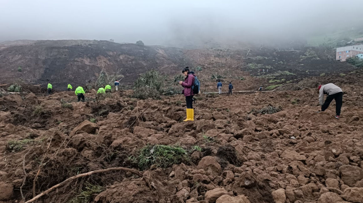 Equipos de rescate recorren la zona del deslizamiento de tierra en Alausí, en la provincia de Chimborazo, el 27 de marzo de 2023. 