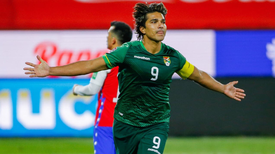 Marcelo Moreno Martins celebra un gol con la selección de Bolivia.
