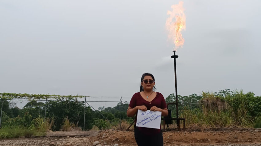 Silvia Yánez, terapéuta, recorre las comunidades para monitorear y dar seguimiento a los efectos en la salud de los mecheros de gas. El 27 de marzo 2023.