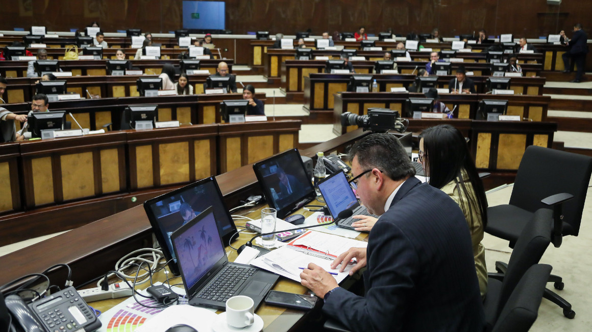 Imagen referencial de la Asamblea Nacional, el 30 de marzo de 2023. El mercado internacional está atento al proceso de juicio político en contra del presidente Guillermo Lasso.