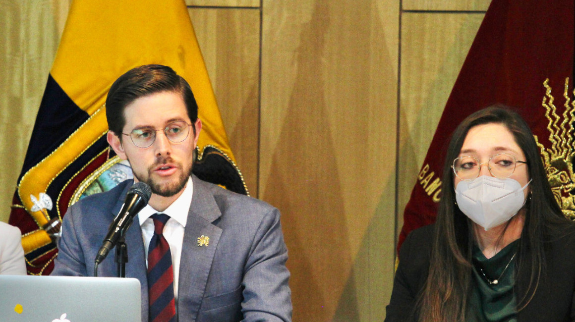 Guillermo Avellán durante una rueda de prensa en el Banco Central el 31 de marzo de 2023.