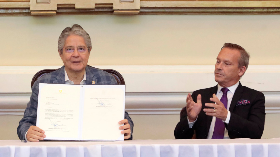 El presidente Guillermo Lasso y el secretario de Comunicación, Andrés Seminario, en Guayaquil, el 11 de noviembre del 2022.
