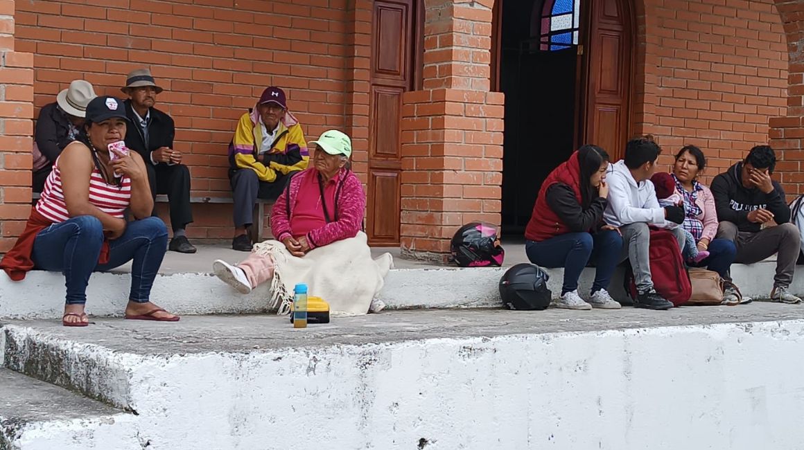 Familias de La Cría permanecen en un albergue en el sector San Isidro. 