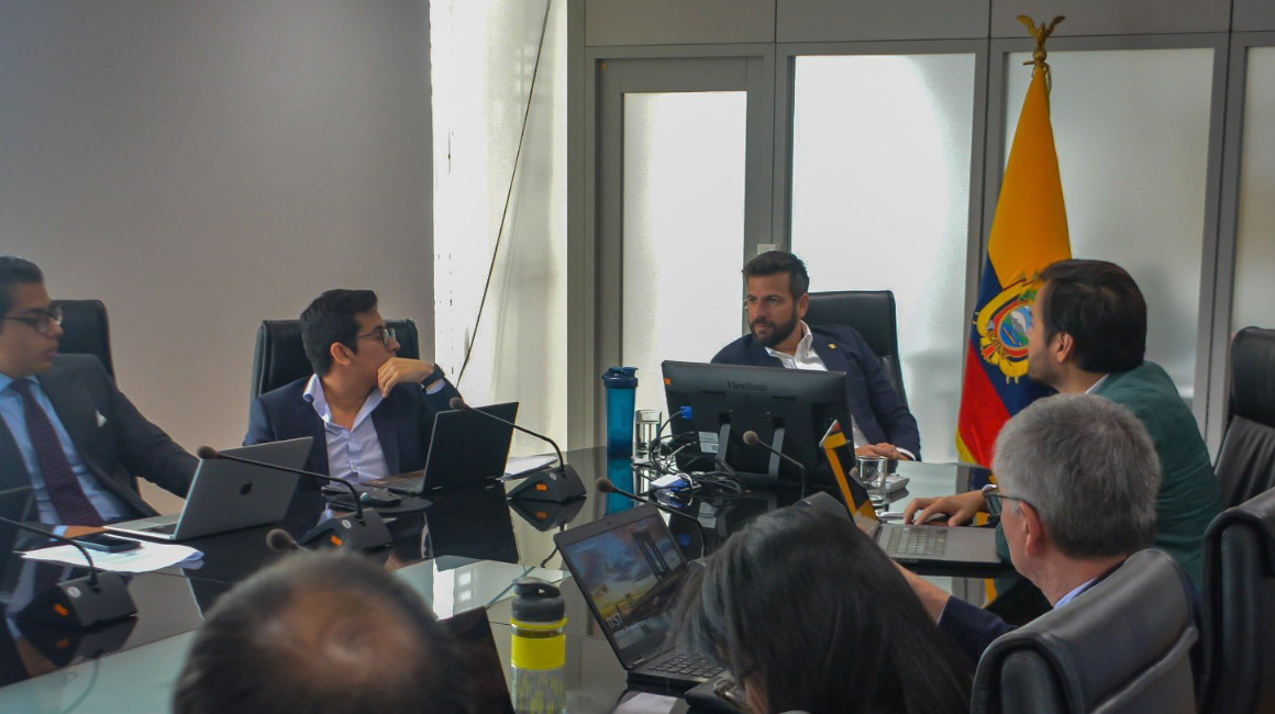 Reunión del equipo del Ministerio de Finanzas, en Quito, febrero de 2023.