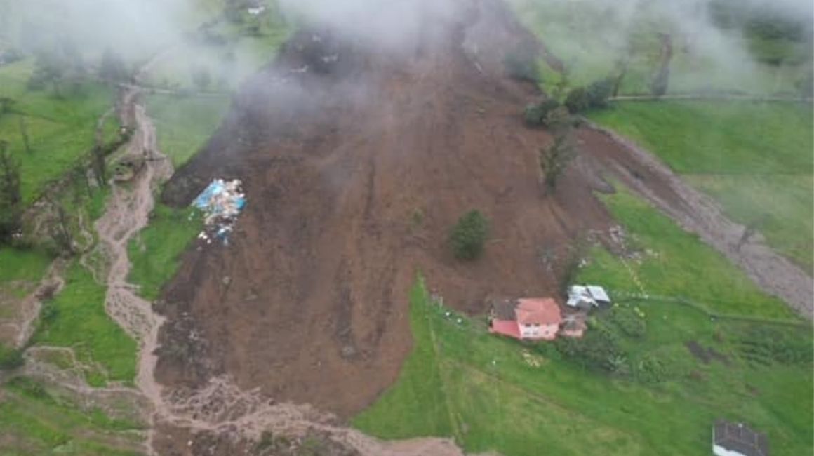 Un gran deslizamiento de tierra ocurrió el 6 de abril de 2023 en la comunidad Zapata, de Girón, en Azuay.