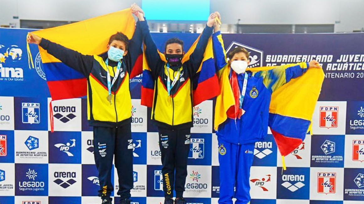 Santiago Choez, en el podio del Sudamericano juvenil, en 2021.