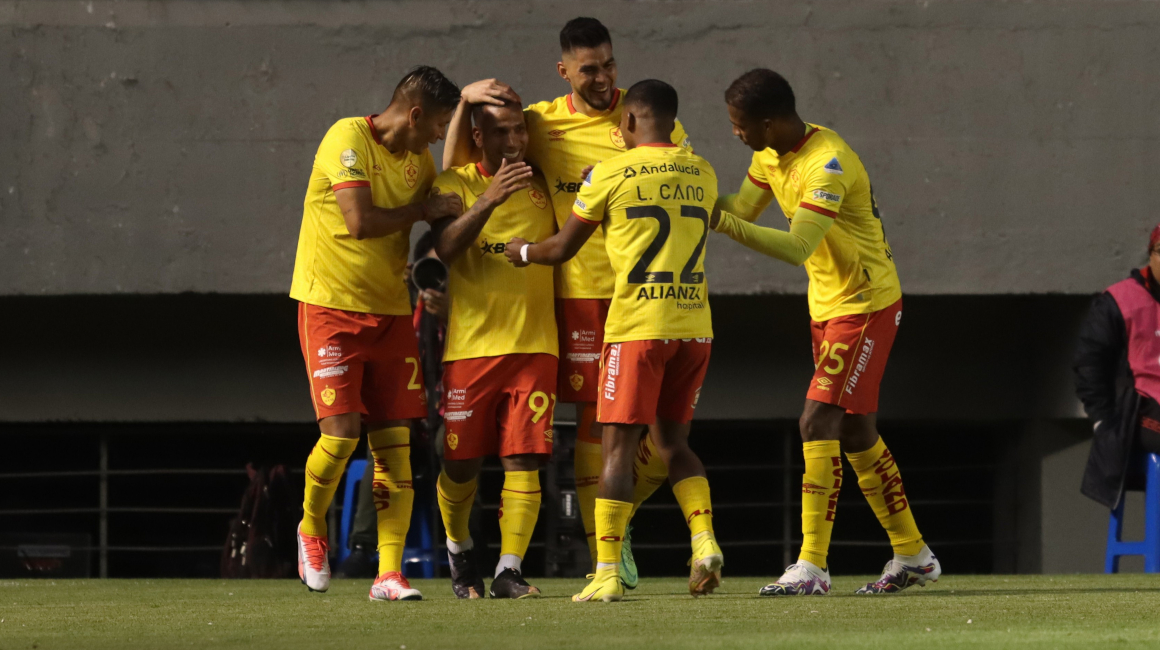 Los jugadores del Aucas celebran en el partido ante Emelec, en el estadio Gonzalo Pozo Ripalda, el 9 de abril de 2023.