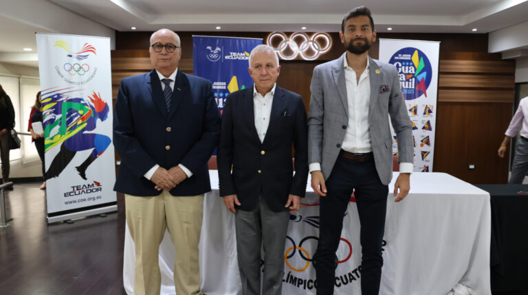 Jorge Delgado, presidente del COE, Baltazar Medina, presidente de Odebo, y Sebastián Palacios, ministro del Deporte, en una reunión el 11 de abril de 2023.
