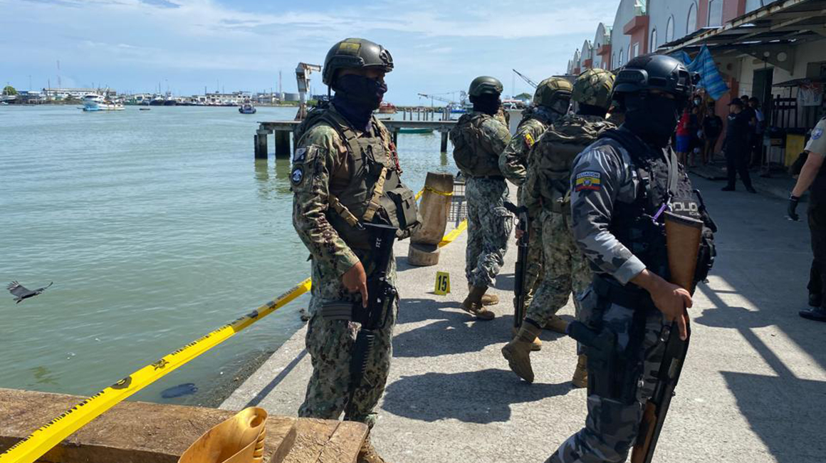 El Puerto pesquero de Esmeraldas se mantiene con vigilancia militar.