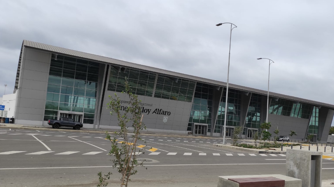 Dos entidades discrepan por la delegación del aeropuerto de Manta, en Manabí.