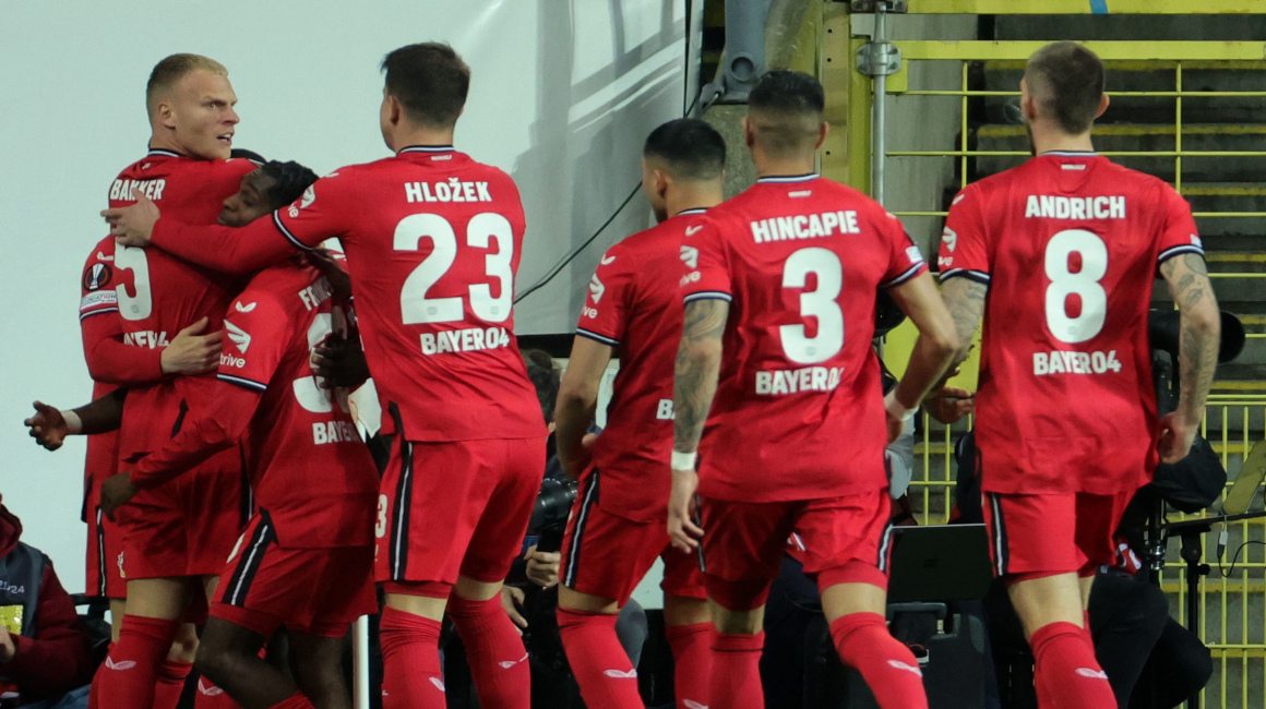 Los jugadores del Bayer Leverkusen festejan un tanto anotado al Union Saint-Gilloise en la Europa League, el 20 de abril de 2023.