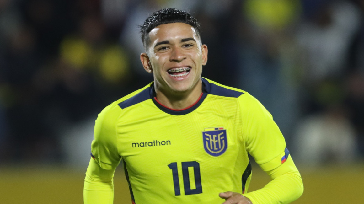 Kendry Páez festeja el 1-0 de Ecuador contra Argentina en el Sudamericano Sub 17, el 20 de abril de 2023.