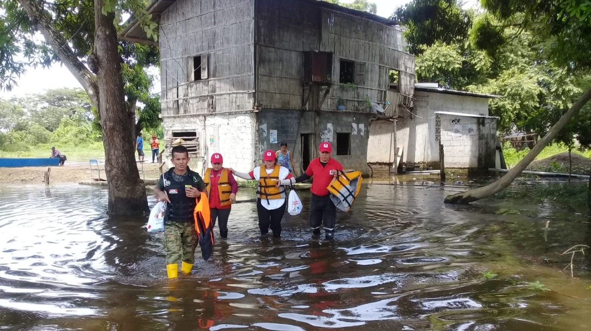 Inundaciones en el recinto La Corona, en zona rural del cantón Palestina (Guayas).