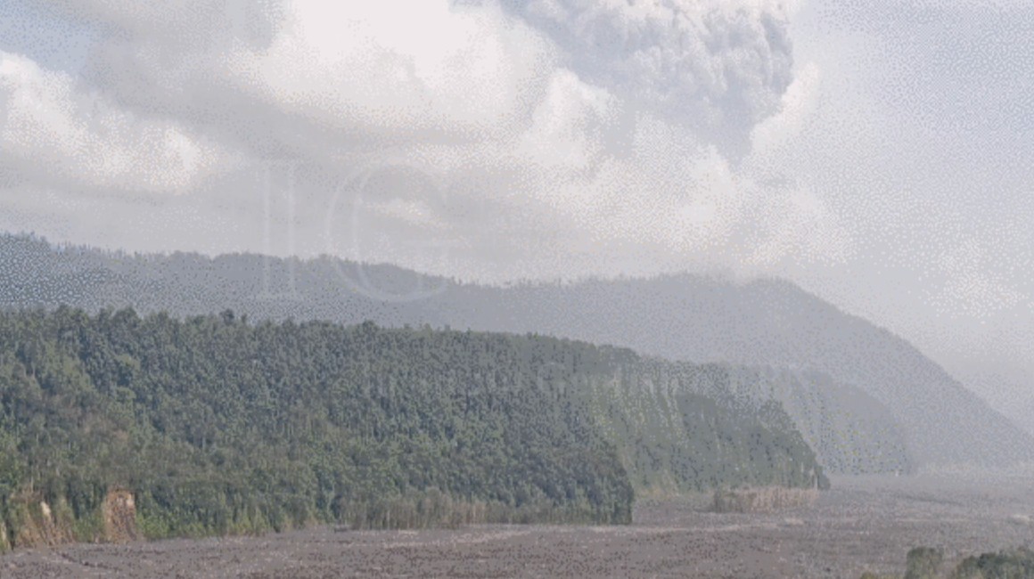 Imagen del Sangay del 22 de abril, captada por cámaras del Instituto Geofísico.