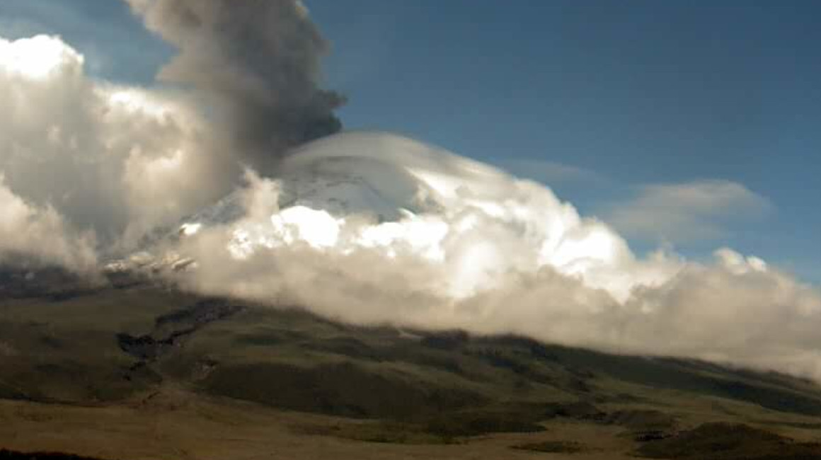 Dos provincias en alerta por eventual ceniza del volcán Cotopaxi