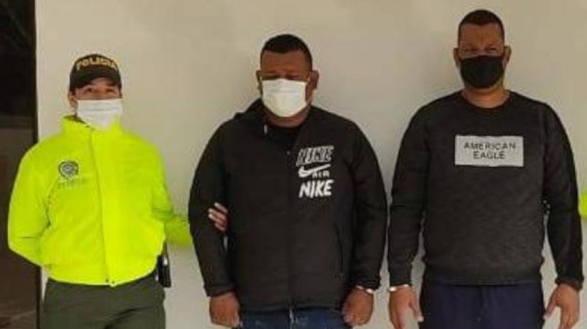 Los narcos Robin y Álvaro Castro-Gómez luego de su detención en Cali, en diciembre de 2020.