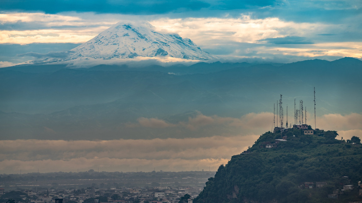 Así luce el volcán Chimborazo visto desde Guayaquil