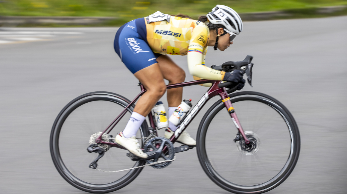 Miryam Núñez, con el uniforme del Massi-Tactic Women Team, durante la prueba de ruta del Campeonato nacional de ciclismo, el 12 de febrero de 2023.