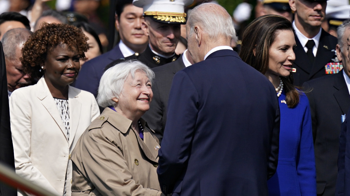La secretaria del Tesoro de Estados Unidos, Janet Yellen, y el presidente Joe Biden, el 23 de abril de 2023.