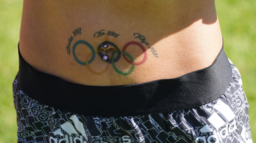 El tatuaje de los anillos olímpicos de Rosa Alba Chacha.