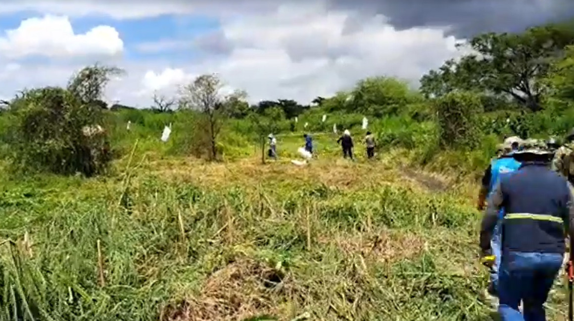 Operativo de desalojo en el parque Samanes, norte de Guayaquil, el 7 de mayo de 2023. 