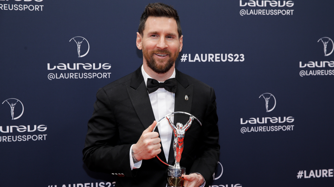 Lionel Messi con el premio Laureus, en París, el 8 de mayo de 2023.