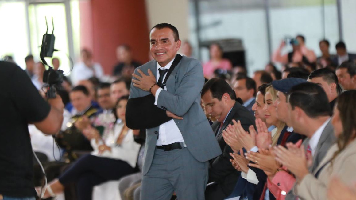 El alcalde electo de Portoviejo, Javier Pincay, durante el acto de entrega de credenciales, el 11 de mayo de 2023.