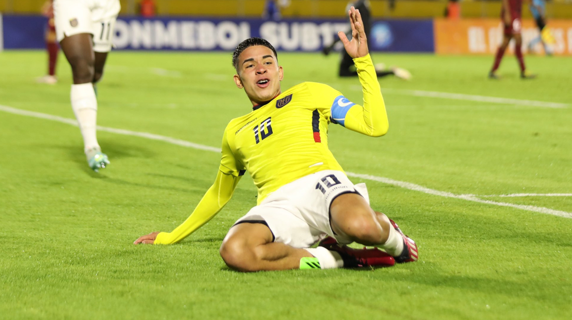 Kendry Páez, celebrando en el partido de Ecuador ante Venezuela por el Sudamericano Sub 17, el 23 de abril de 2023.