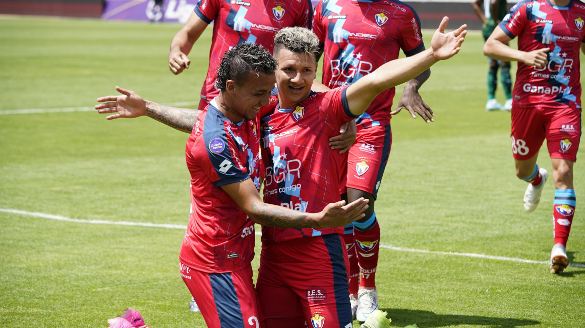 Los jugadores de El Nacional festejan uno de los goles anotados frente a Orense, el 13 de mayo de 2023.