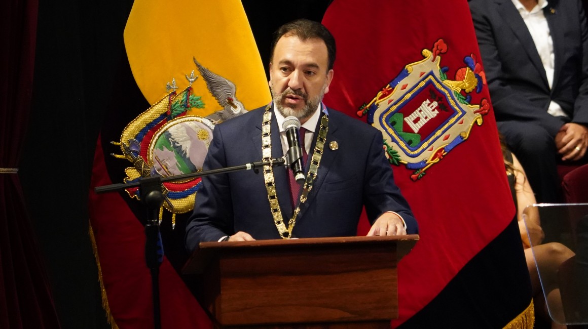 El acalde de Quito, Pabel Muñoz, durante su discurso en el Teatro Sucre.